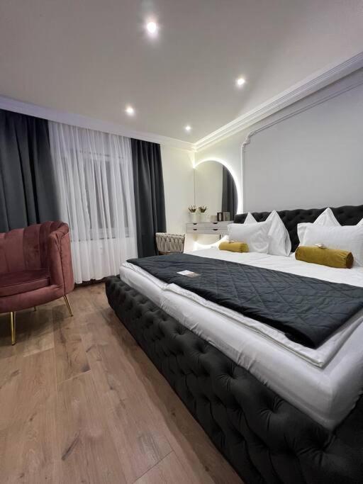 Traum Wohnung Mit Kingsize-Bett Graz Esterno foto