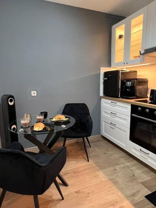 Traum Wohnung Mit Kingsize-Bett Graz Esterno foto