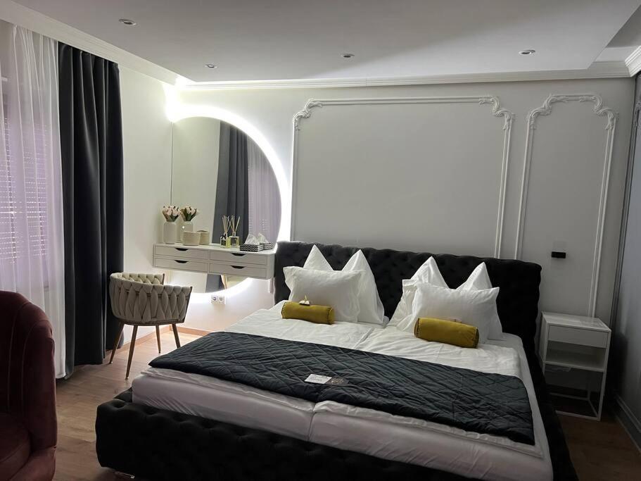Traum Wohnung Mit Kingsize-Bett Graz Esterno foto